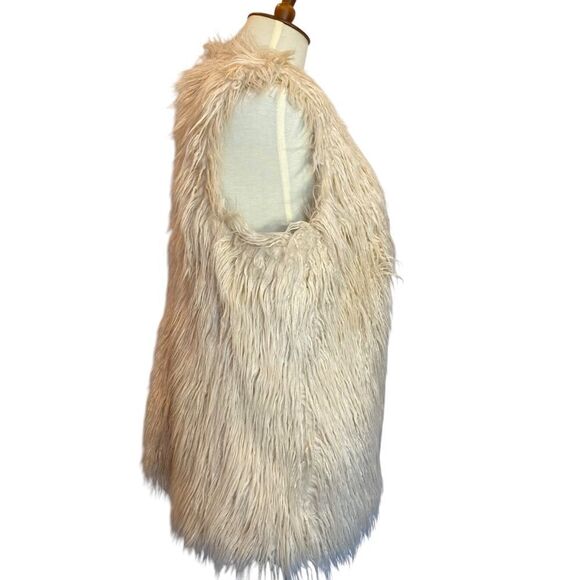 Graham and Spencer Faux Fur Cream Vest Women's M - Picture 3 of 9